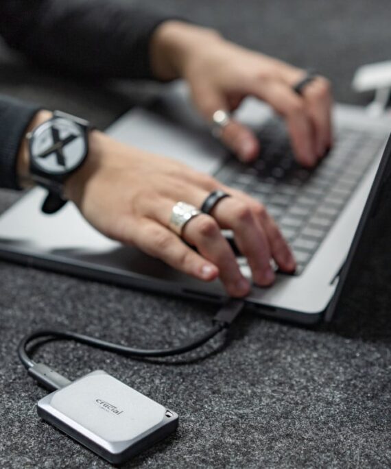 Crucial VS Campaign Paris X9 Pro Laptop Lifestyle Image 01 2